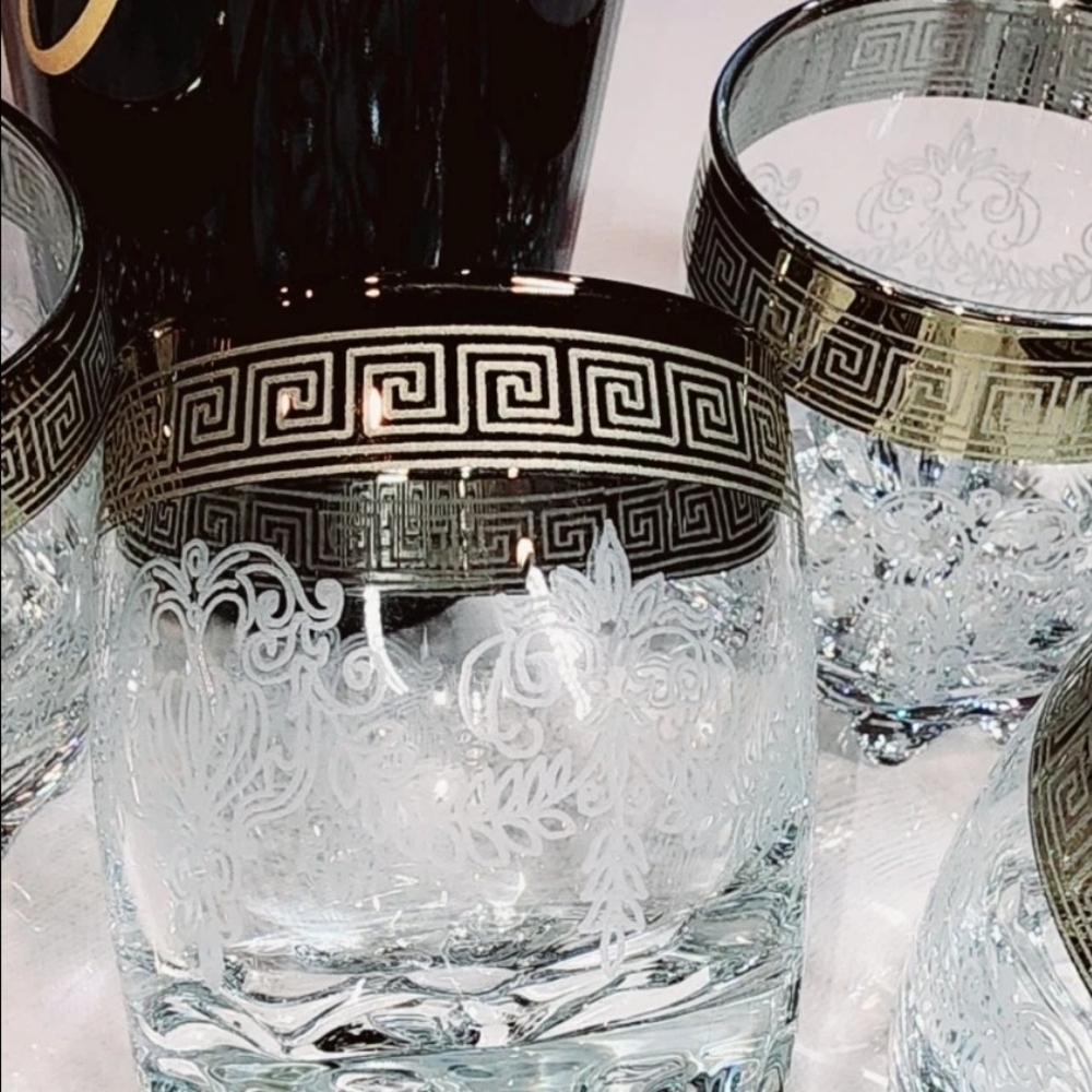 Elegant Gold Rimmed Glass Set - Picture 3 of 9
